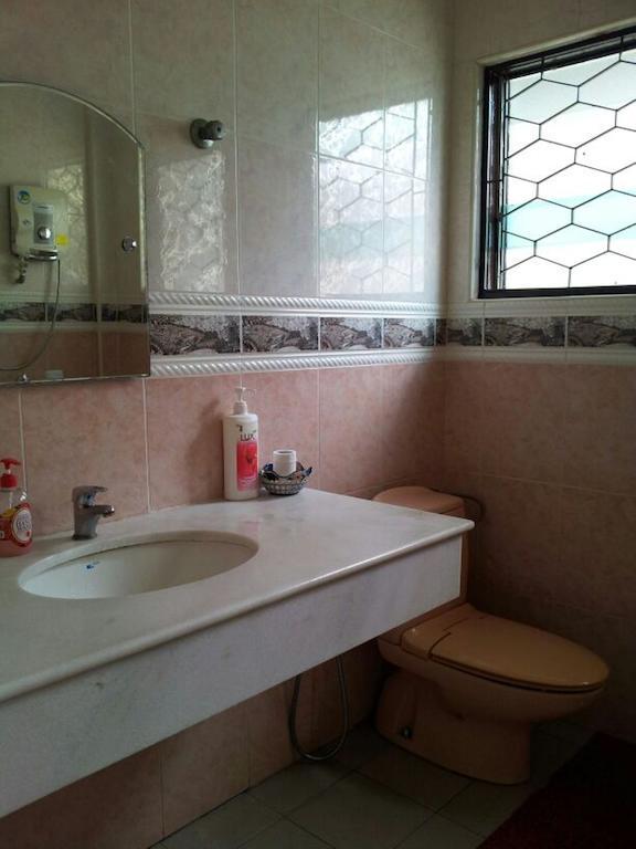 Carols Guesthouse Near Jonker And Satay Celup Malacca Zimmer foto